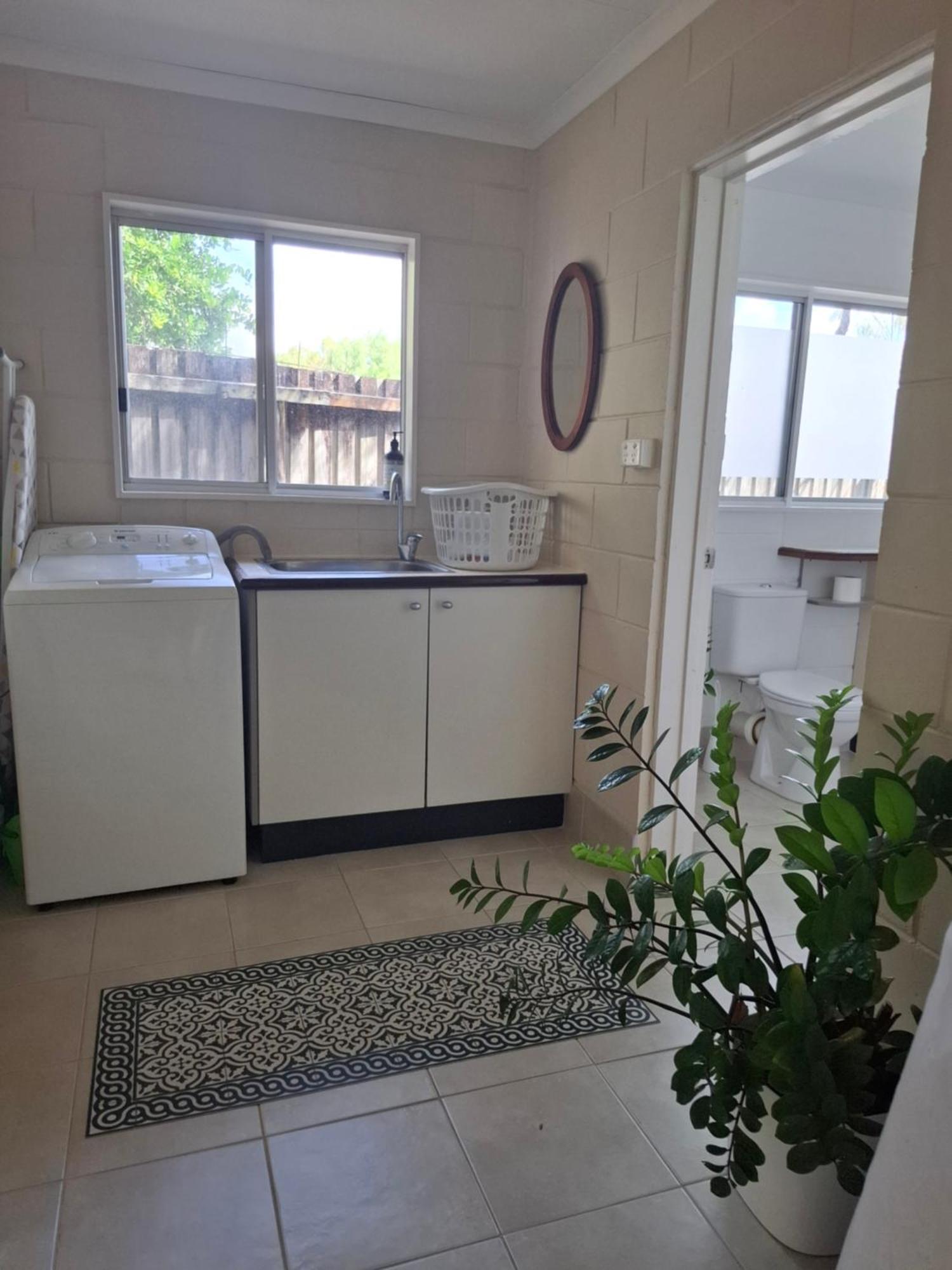J & Ella'S Holiday House - 1 Bedroom, 1 Bathroom Home Cooktown Exterior photo